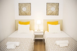 2 habitaciones, tabla de planchar con plancha, internet y ropa de cama