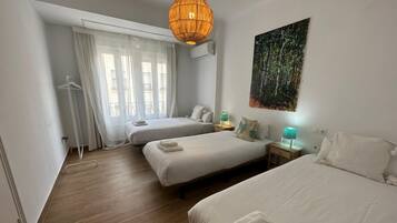 4 dormitorios, tabla de planchar con plancha, Internet y ropa de cama