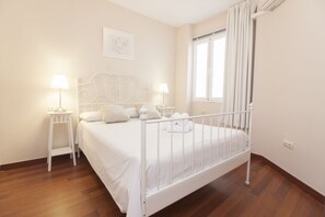 2 chambres, fer et planche à repasser, lit parapluie, Internet