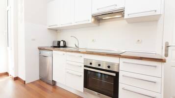 Réfrigérateur, micro-ondes, four, lave-vaisselle