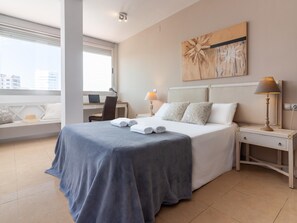 2 bedrooms, iron/ironing board, Internet, bed sheets