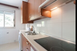 Fridge, microwave, coffee/tea maker, toaster
