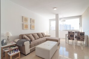 TV - Malaga Exclusive Penthouse Private Solarium Roof Terrace B (Málaga)