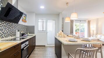 Refrigerador, microondas, horno y lavavajillas