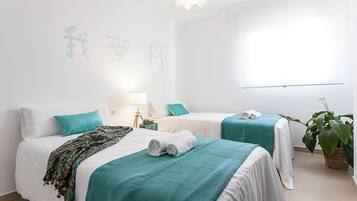 2 chambres, fer et planche à repasser, accès Internet, draps fournis