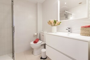 Shower, hair dryer, towels - Malaga Center Flat Main Train Station (Málaga)