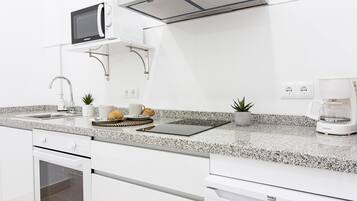 Fridge, microwave, oven, coffee/tea maker