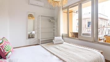 6 bedrooms, iron/ironing board, Internet, bed sheets