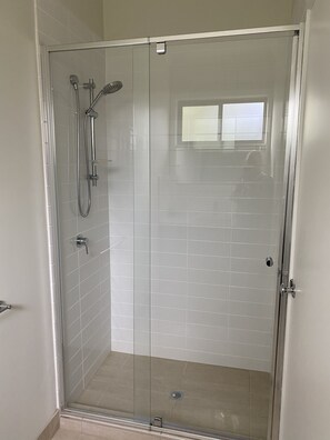 Shower, hair dryer, towels, toilet paper - The Tea Trees Retreat - our little piece of paradise on the Mornington Peninsula (Rye)