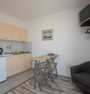 Family Studio, 1 King Bed, Sea View, Garden Area (Studio Paula 5 300m From Sea) | Private kitchen | Fridge, stovetop, electric kettle, cookware/dishes/utensils