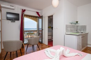 Studio Familial, 1 très grand lit, vue mer, côté jardin (Studio Paula 2 300m From Sea) | Draps fournis