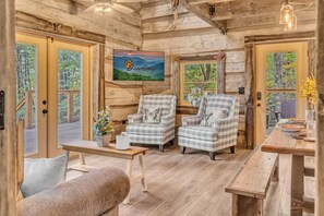 Una Smart TV, una chimenea