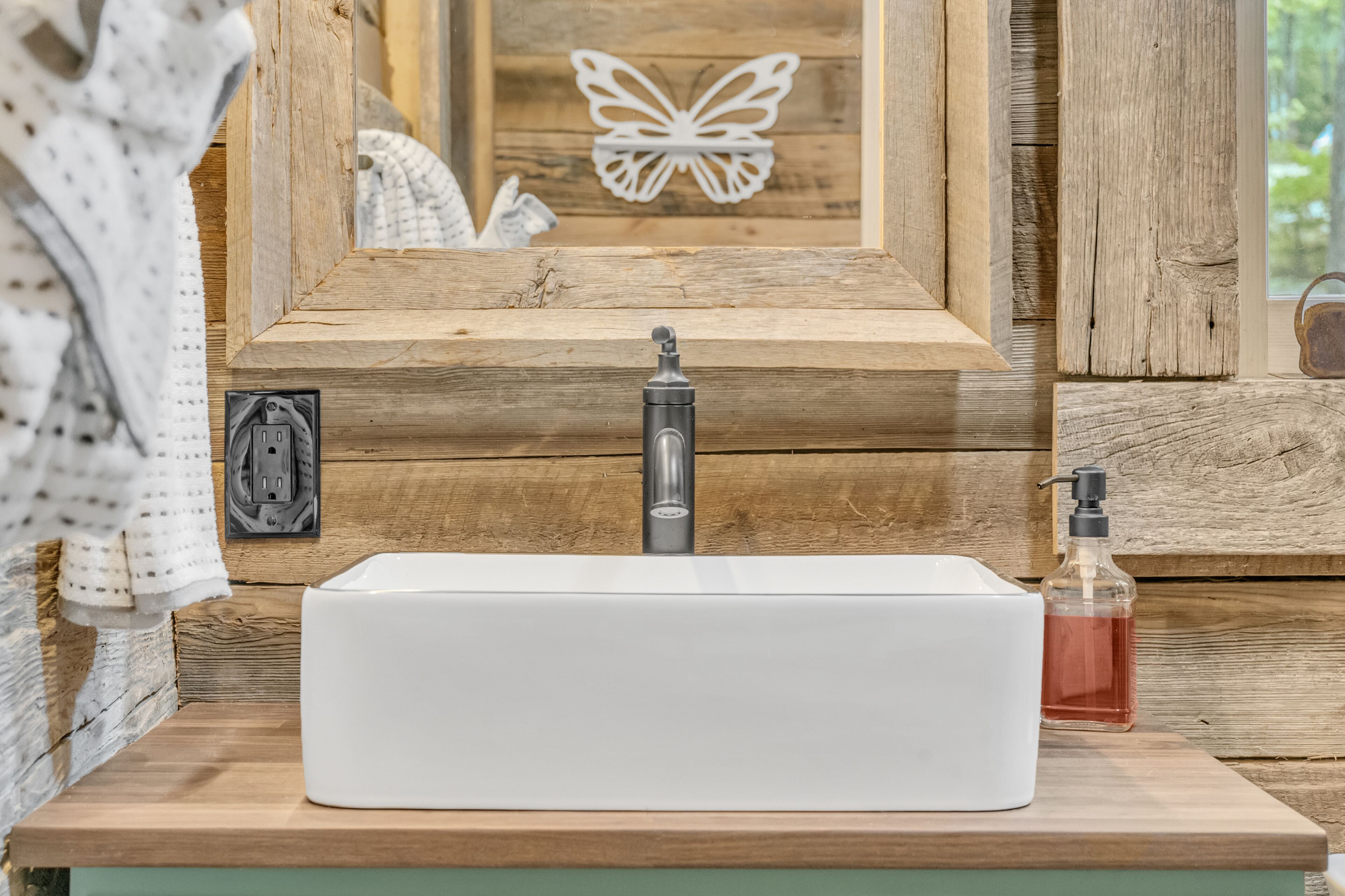 Chasing Fireflies -(700 sq. ft.) Barnwood Builders Homemade History episode!!