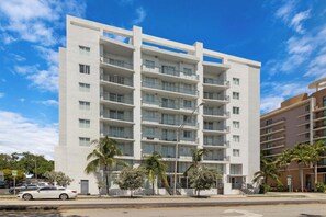 Front of property - Roami at Grove 27 (Miami)