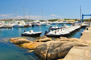 Marina - Villa Larco, Private Villa, Pool & Gardens & Stunning Views (Bassacutena)