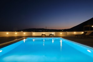 Seasonal outdoor pool - Private villa Evgenia (Santorini)
