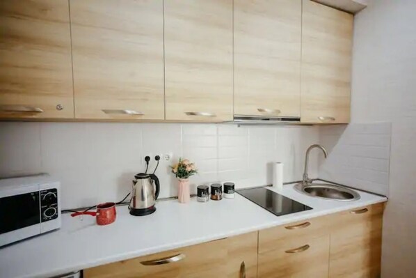 Appartement, 1 très grand lit et 1 canapé-lit | Cuisine privée | Réfrigérateur, four à micro-ondes, un four, surface de cuisson