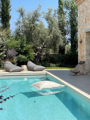 PAPADRIA LUXURY VILLAS private swimming pool & garden near KATHISMA BEACH