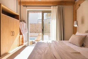 2 Schlafzimmer, Zimmersafe, Schreibtisch, Bügeleisen/Bügelbrett