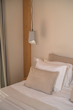 Room - PAPADRIA LUXURY VILLAS private swimming pool & garden near KATHISMA BEACH (Tsoukalades)