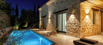 PAPADRIA LUXURY VILLAS private swimming pool & garden near KATHISMA BEACH