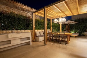 Outdoor dining - PAPADRIA LUXURY VILLAS private swimming pool & garden near KATHISMA BEACH (Tsoukalades)