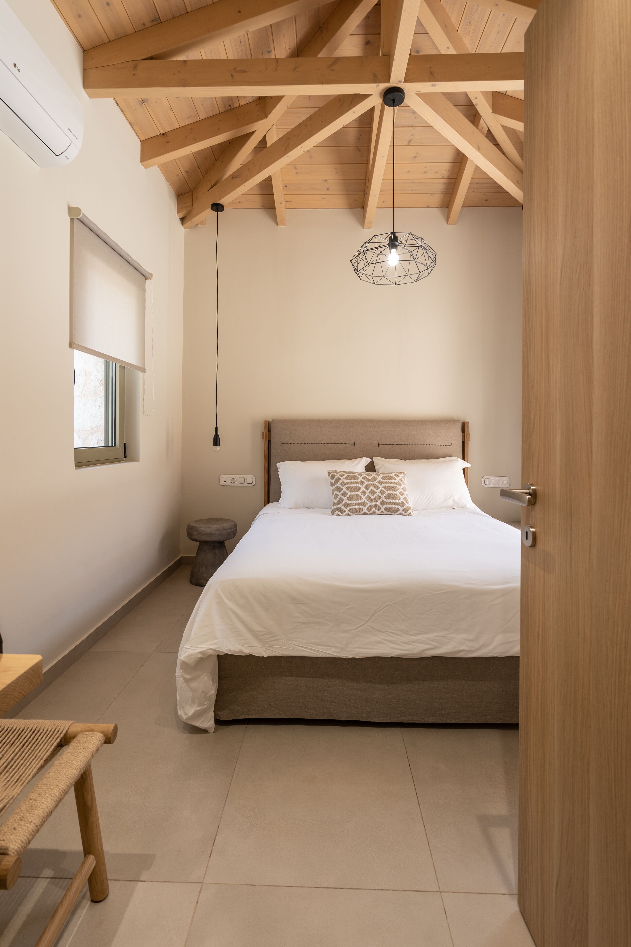 2 chambres, coffres-forts dans les chambres, fer et planche à repasser