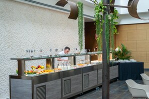 Desayuno buffet todos los días (con cargo) 