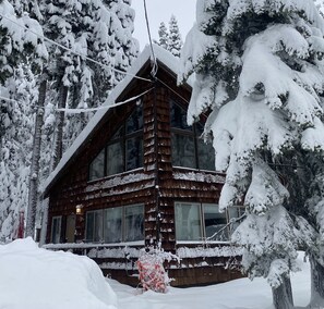 Exterior - LOCATION! - PETS - FAST WIFI - CLOSE TO SKI/BEACH - PELOTON BIKE! (Tahoe City)