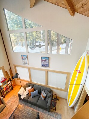 Smart TV, video games, books, music library - LOCATION! - PETS - FAST WIFI - CLOSE TO SKI/BEACH - PELOTON BIKE! (Tahoe City)