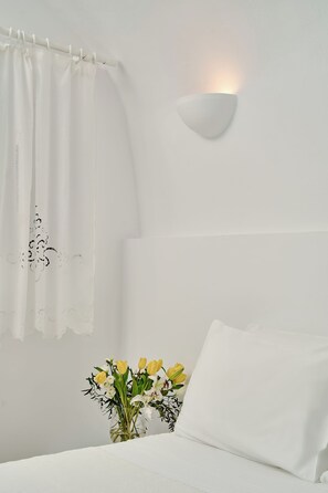 2 bedrooms, iron/ironing board, travel cot, free WiFi - Santorini Mansion Cave House Jacuzzi Sea View 6pax (Imerovigli)