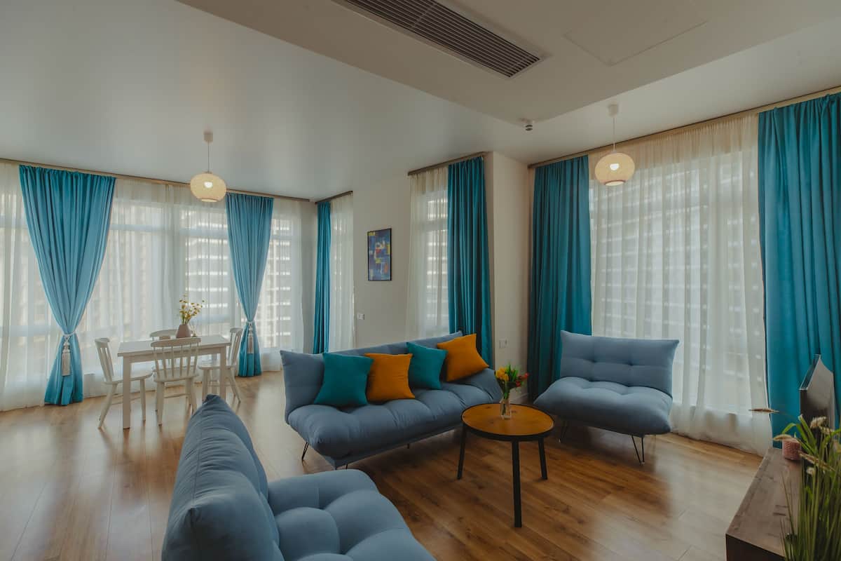 Suite | Living area | Flat-screen TV