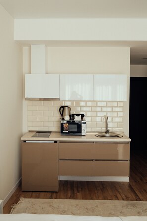 Full-size fridge, microwave, stovetop, cookware/dishes/utensils