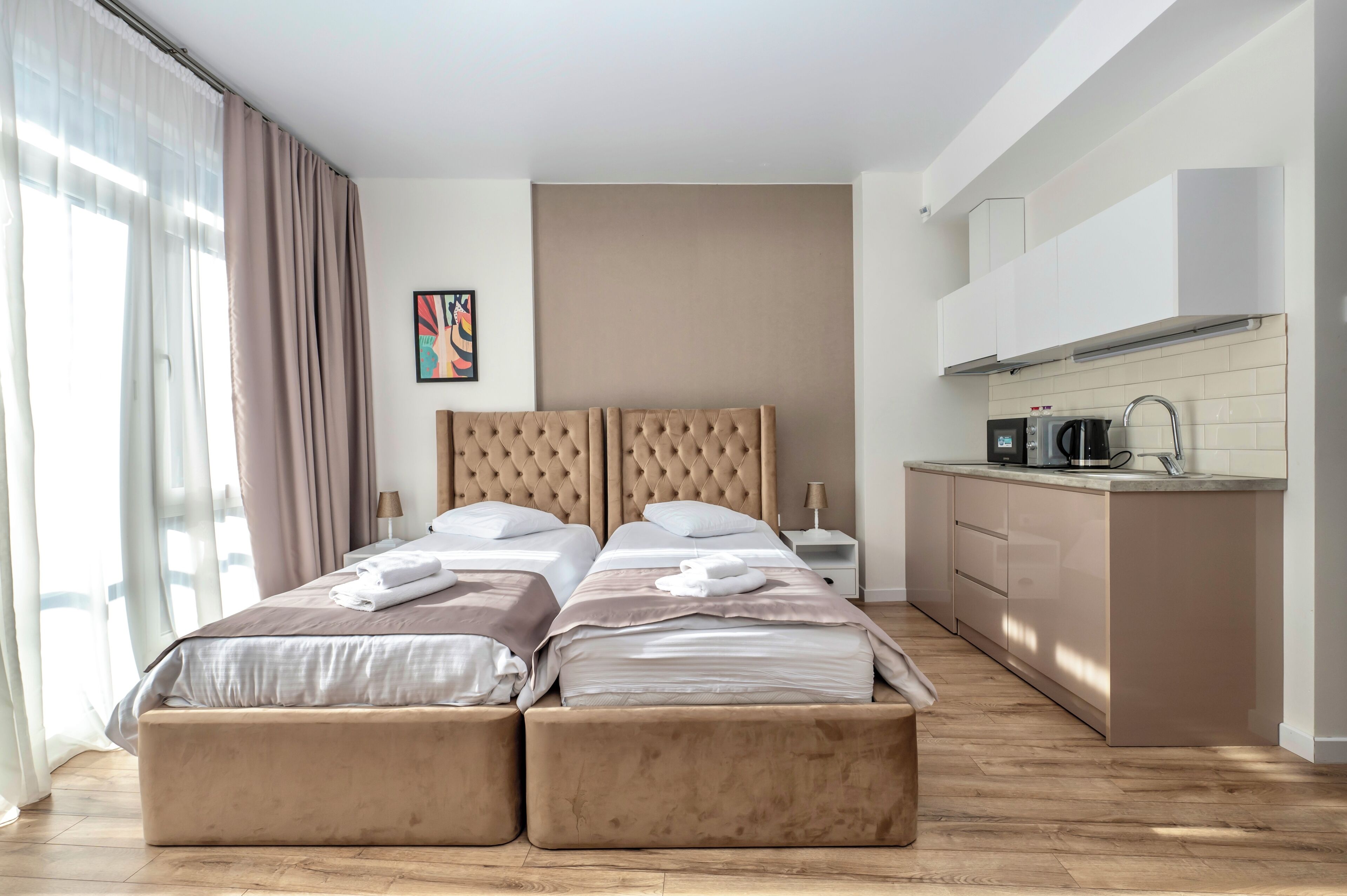 Standaard Twin kamer | Een kluis op de kamer, geluiddichte muren, een strijkplank/strijkijzer