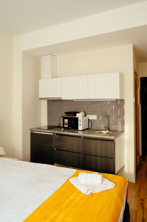 In-room safe, soundproofing, iron/ironing board, free WiFi