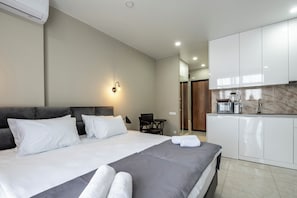 In-room safe, soundproofing, iron/ironing board, free WiFi