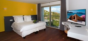 4 bedrooms, iron/ironing board, free WiFi, bed sheets