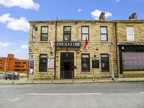 Exterior - OYO Castle Hotel, Accrington (Accrington)