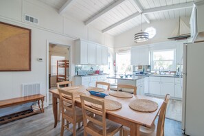 Dining - Week of August 16th DEEPLY discounted with private pool 7BR (Pawleys Island)