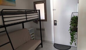 1 chambre, fer et planche à repasser, Wi-Fi, draps fournis