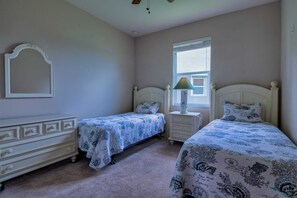 3 habitaciones, tabla de planchar con plancha, wifi y ropa de cama