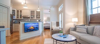 The Townie - Condo on Dickson St - 0.5 mi to UofA