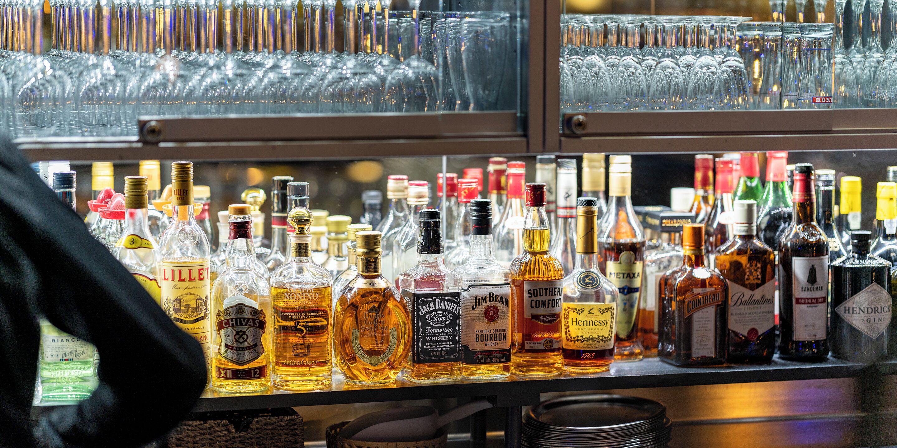 Bar (trong khuôn viên)