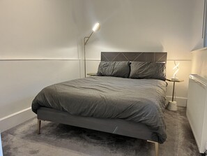 Apartment, 2 Queen-Betten | 2 Schlafzimmer, Bügeleisen/Bügelbrett, Bettwäsche