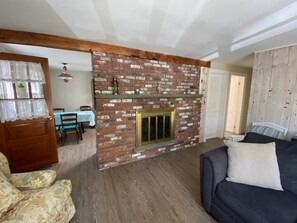 Smart TV, DVD player - Plan your Cape Cod fall getaway now!! Beach cottage steps from private beach! (Falmouth)