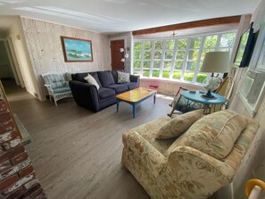 Smart TV, DVD player - Plan your Cape Cod fall getaway now!! Beach cottage steps from private beach! (Falmouth)