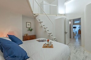 2 bedrooms, desk, iron/ironing board, WiFi