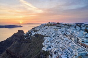 Aerial view - Santorini Mansion Maisonette Sea View Jacuzzi 3BDR (Thira - Santorini)