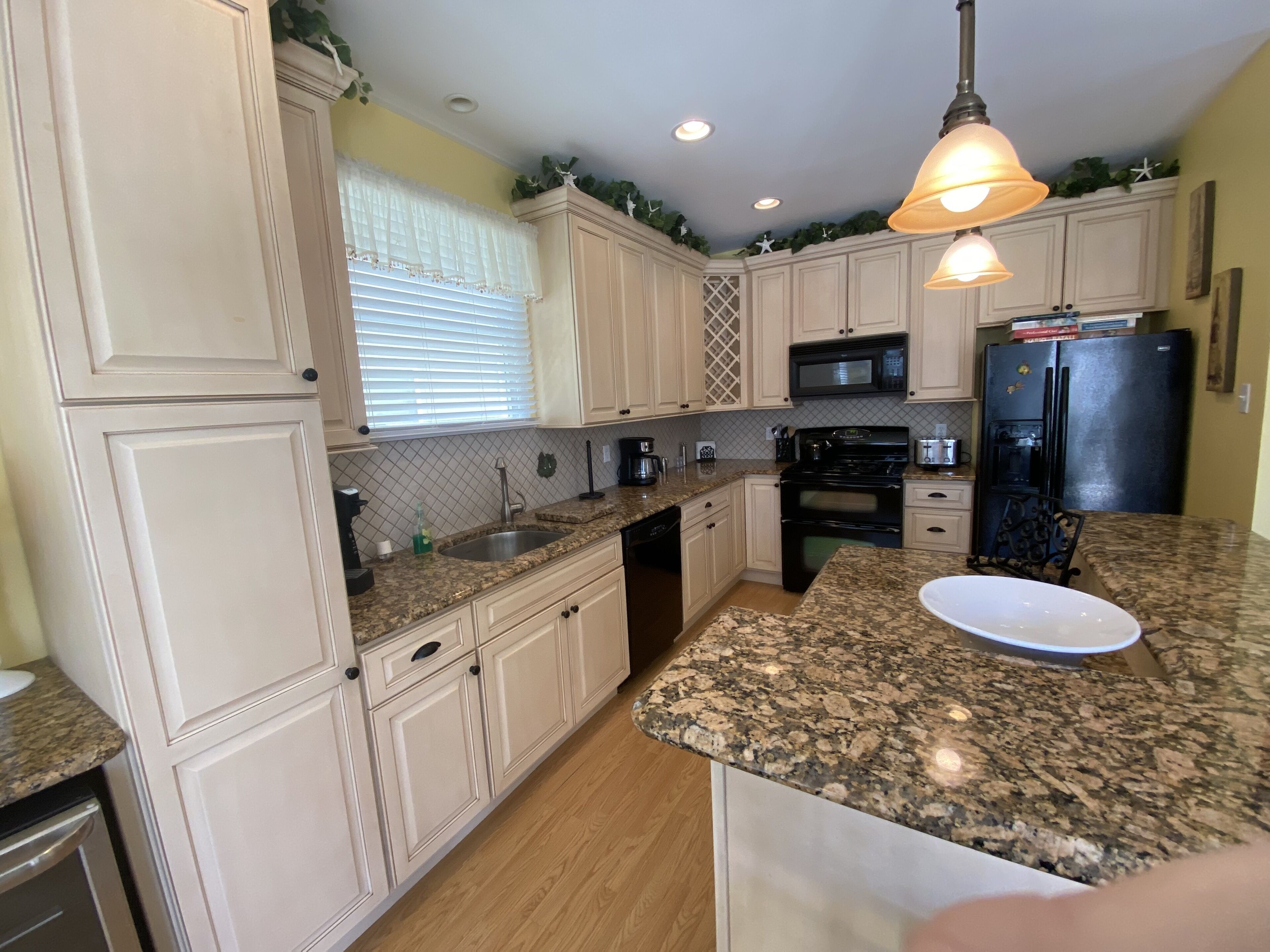  Asbury Ave - GOLD COAST - 3 Bedroom/2 Bath - Parking for 3. 