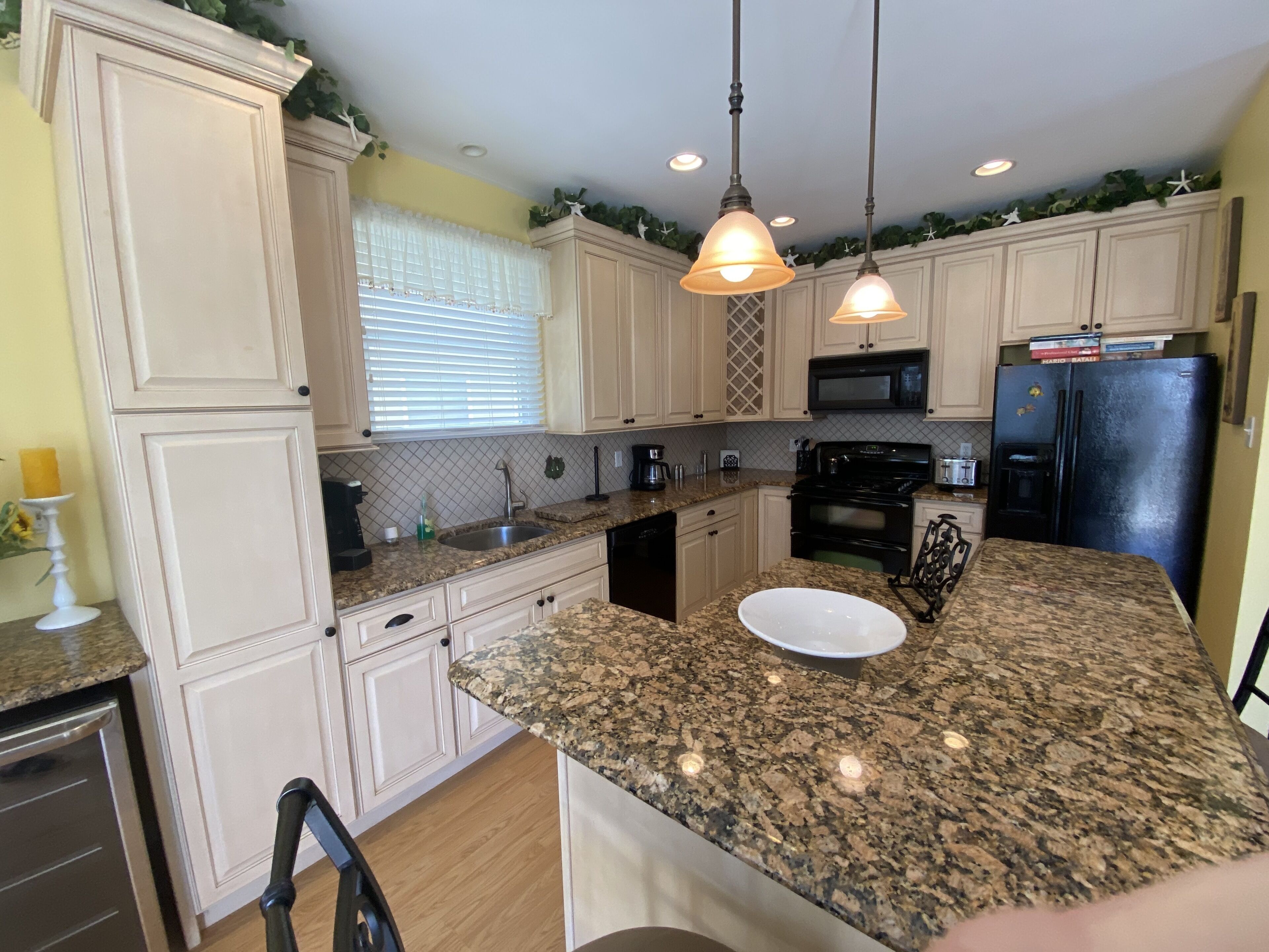  Asbury Ave - GOLD COAST - 3 Bedroom/2 Bath - Parking for 3. 